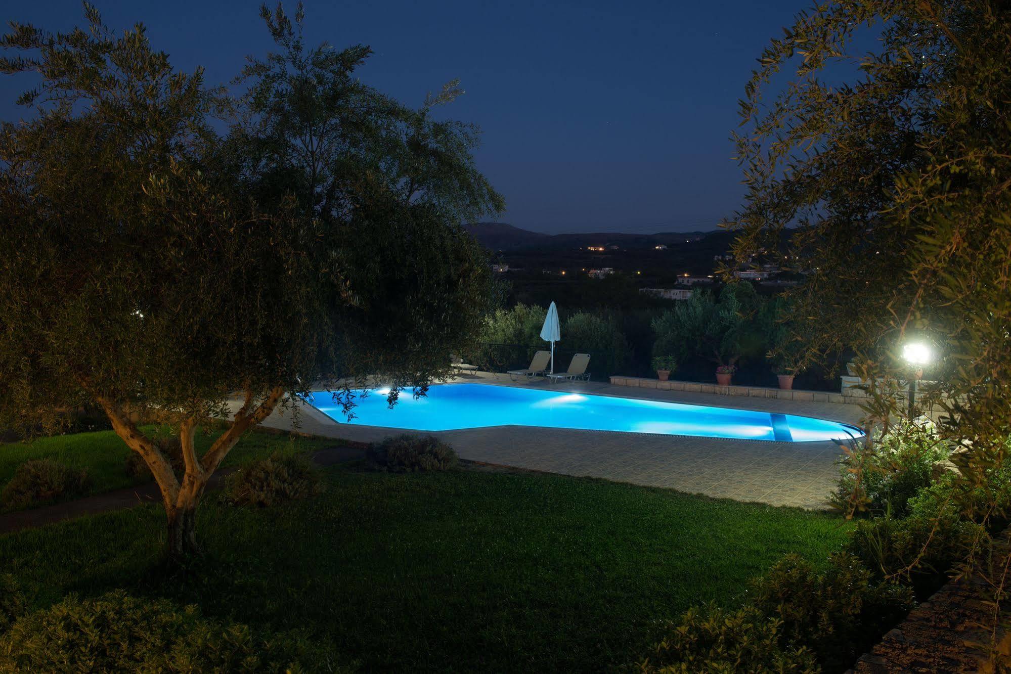 Lefkothea Villas With Large Pool, Bbq & Playground Adelianos Kampos Exterior foto