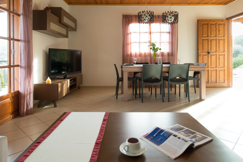 Lefkothea Villas With Large Pool, Bbq & Playground Adelianos Kampos Exterior foto