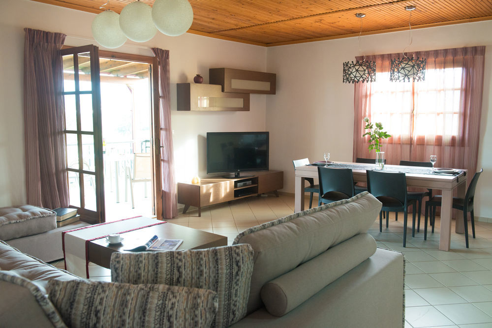 Lefkothea Villas With Large Pool, Bbq & Playground Adelianos Kampos Exterior foto
