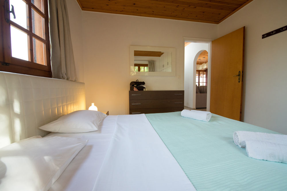 Lefkothea Villas With Large Pool, Bbq & Playground Adelianos Kampos Exterior foto